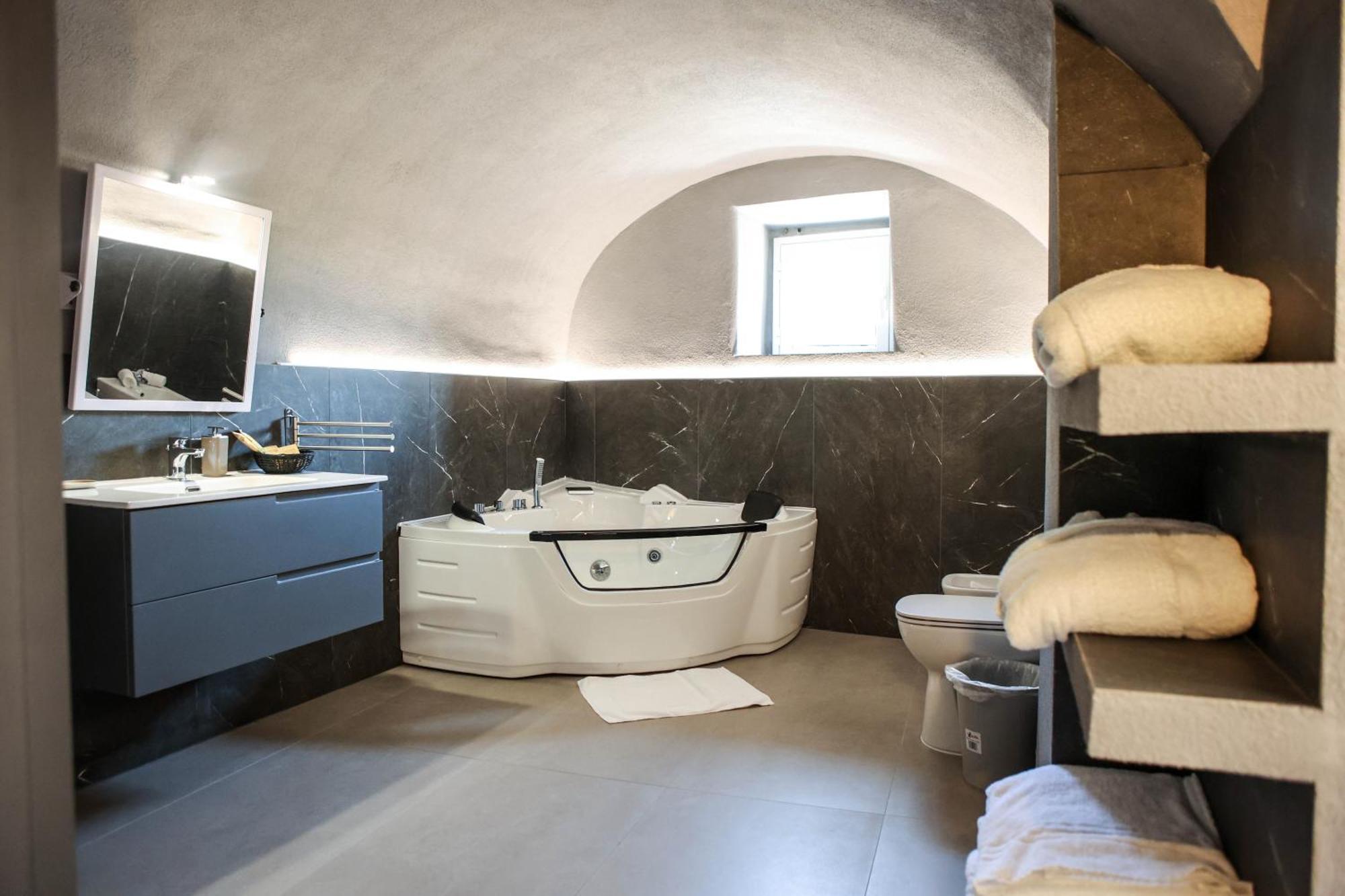 B&B Suites&Rooms Piazza Dei Martiri Катания Экстерьер фото