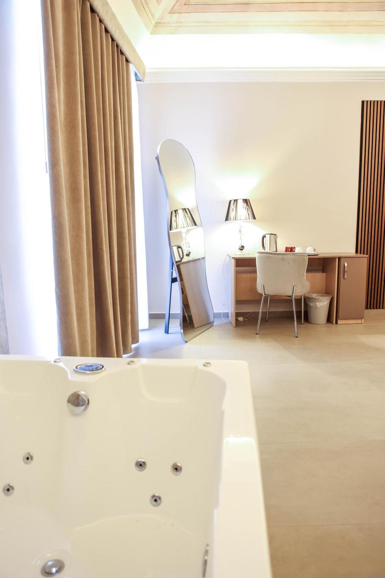 B&B Suites&Rooms Piazza Dei Martiri Катания Экстерьер фото