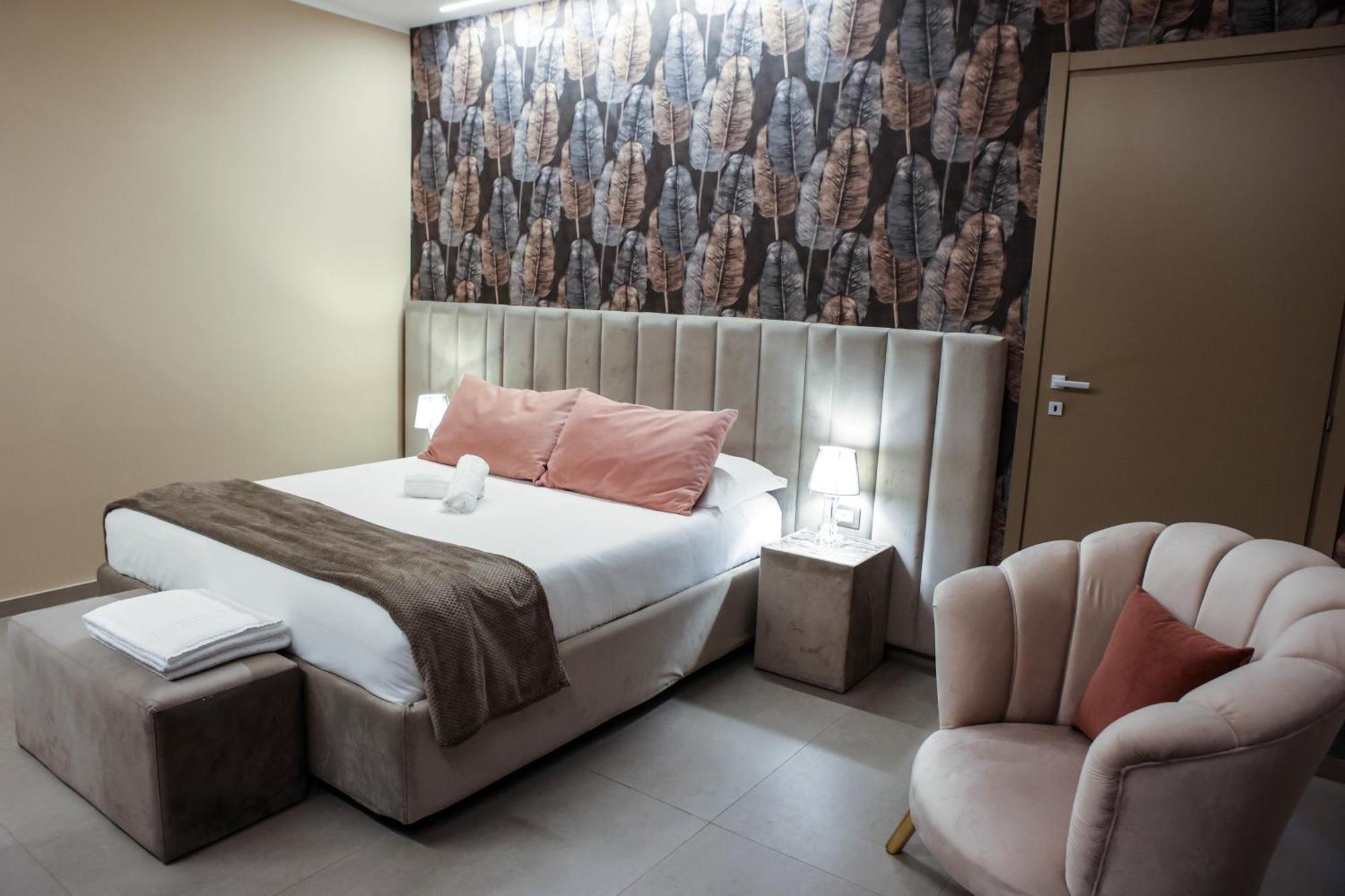 B&B Suites&Rooms Piazza Dei Martiri Катания Экстерьер фото