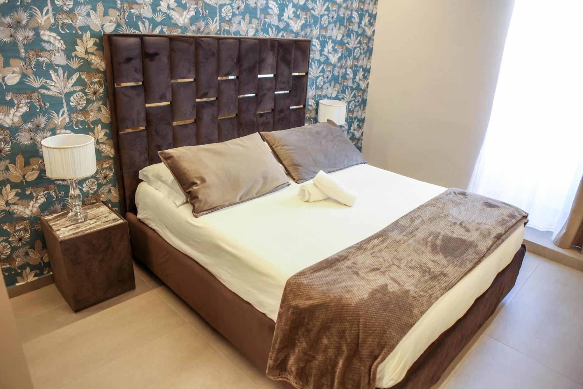 B&B Suites&Rooms Piazza Dei Martiri Катания Экстерьер фото